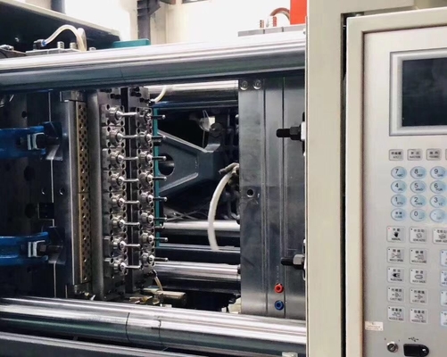 16 गुहाओं ऑटो इंजेक्शन मोल्डिंग मशीन सर्वो ऊर्जा बचत पीईटी इंजेक्शन मोल्डिंग मशीन